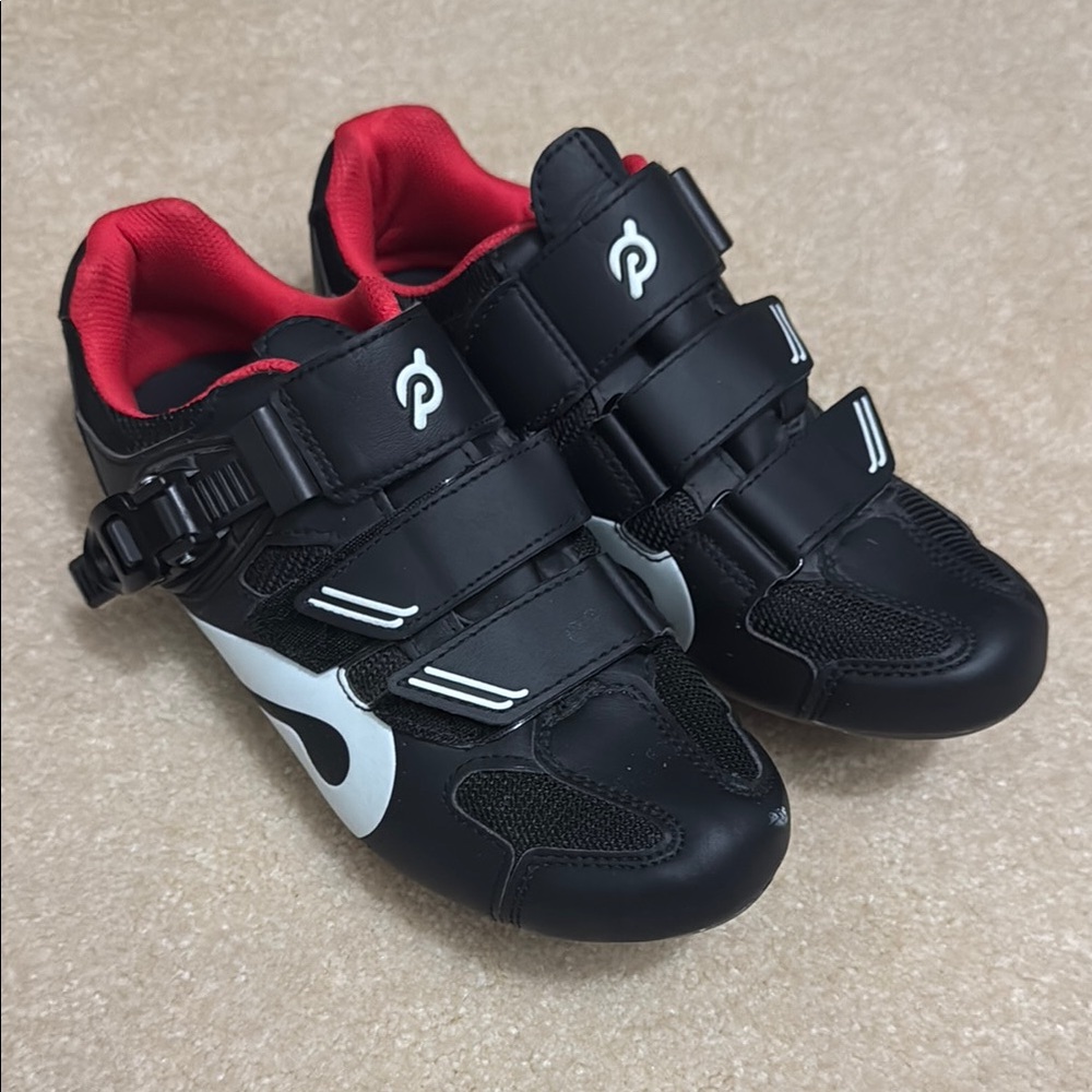 Peloton women’s Cycling Shoes - Black and Red